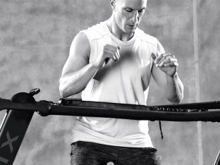 Беговая дорожка MATRIX S-Drive с консолью Metrics